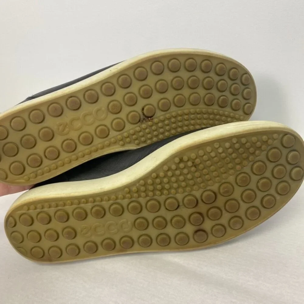 Ecco Black Leather Lace Up Sneakers